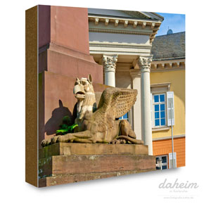 Obelisk und Greif auf dem Rondellplatz in Karlsruhe