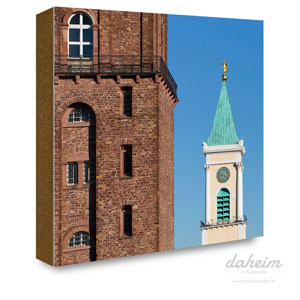 Rathausturm und Turm der Evangelischen Stadtkirche in Karlsruhe